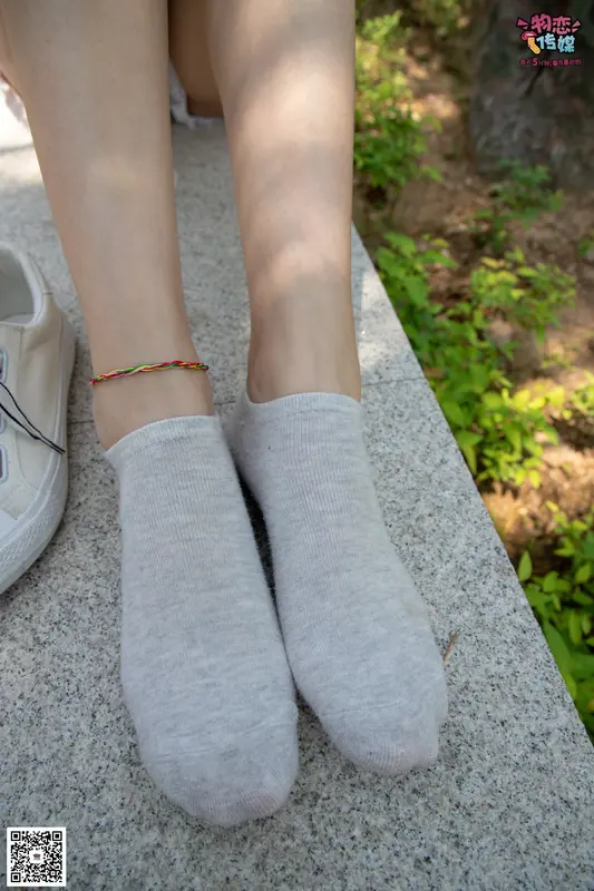 第23期:腿长即正义！清纯长腿小姐姐帆布鞋配短棉袜 - 物恋传媒